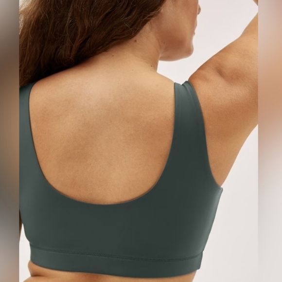 Everlane The Perform Bra in Pine•XS - Picture 7 of 13